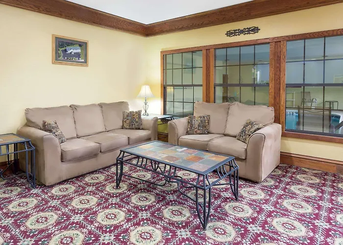 Super 8 By Wyndham Freeport